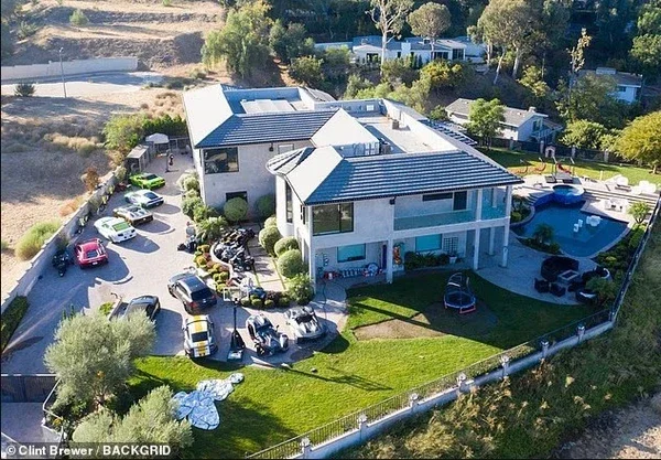 Të shtëna me armë jashtë rezidencës së Chris Brown në Los Angeles, policia ndërhyn në vendngjarje